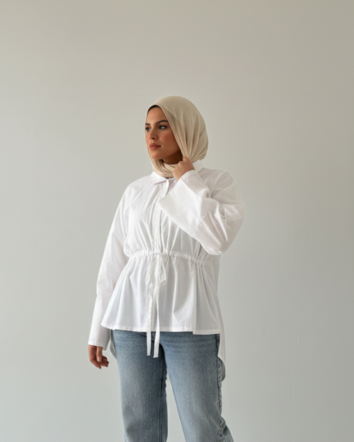 البلوزة البيضاء